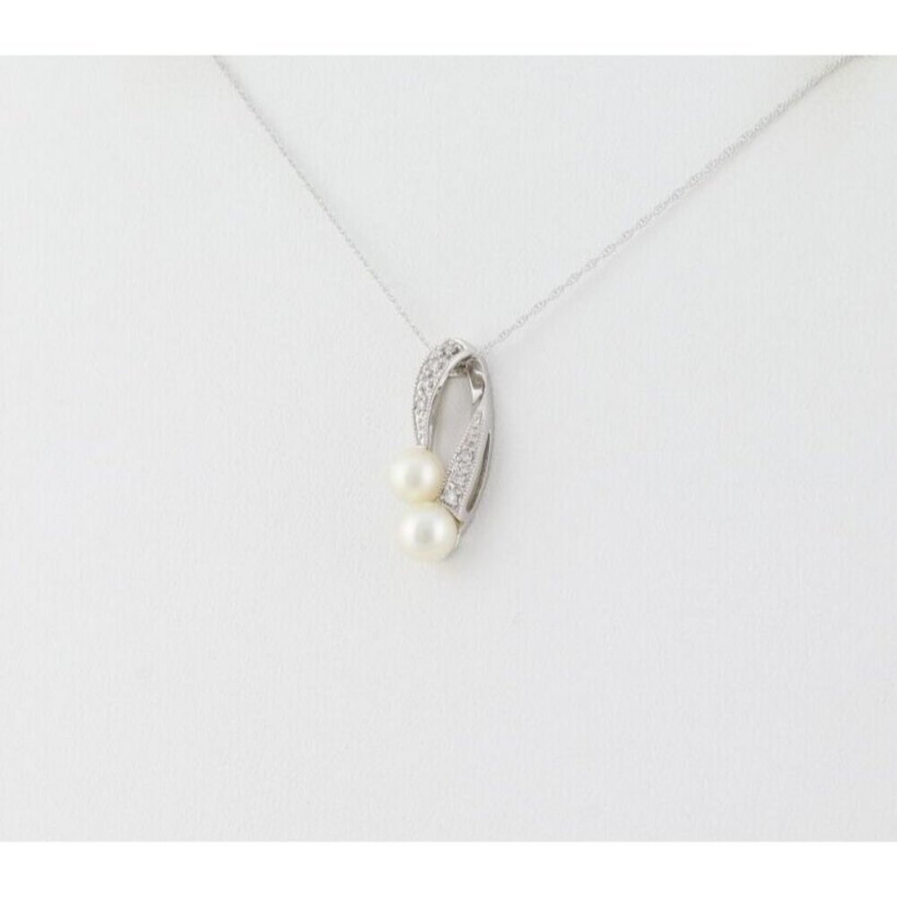 10k White Gold Freshwater Pearl and Diamond Necklace 18" Chain